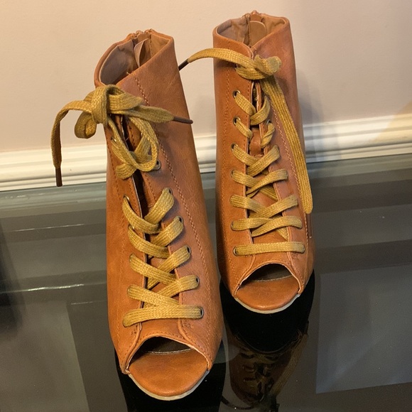 Lace up booties - Picture 2 of 4